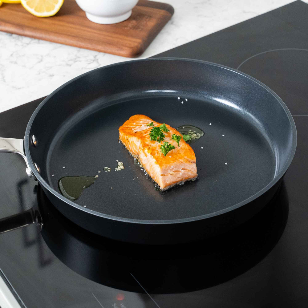 Best Pan for Cooking Fish (2026): Ceramic, Stainless or Carbon Steel?