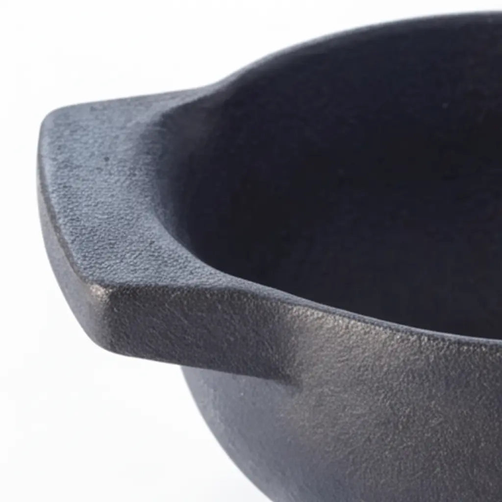 Alva Nori enameled cast iron mortar rim detail