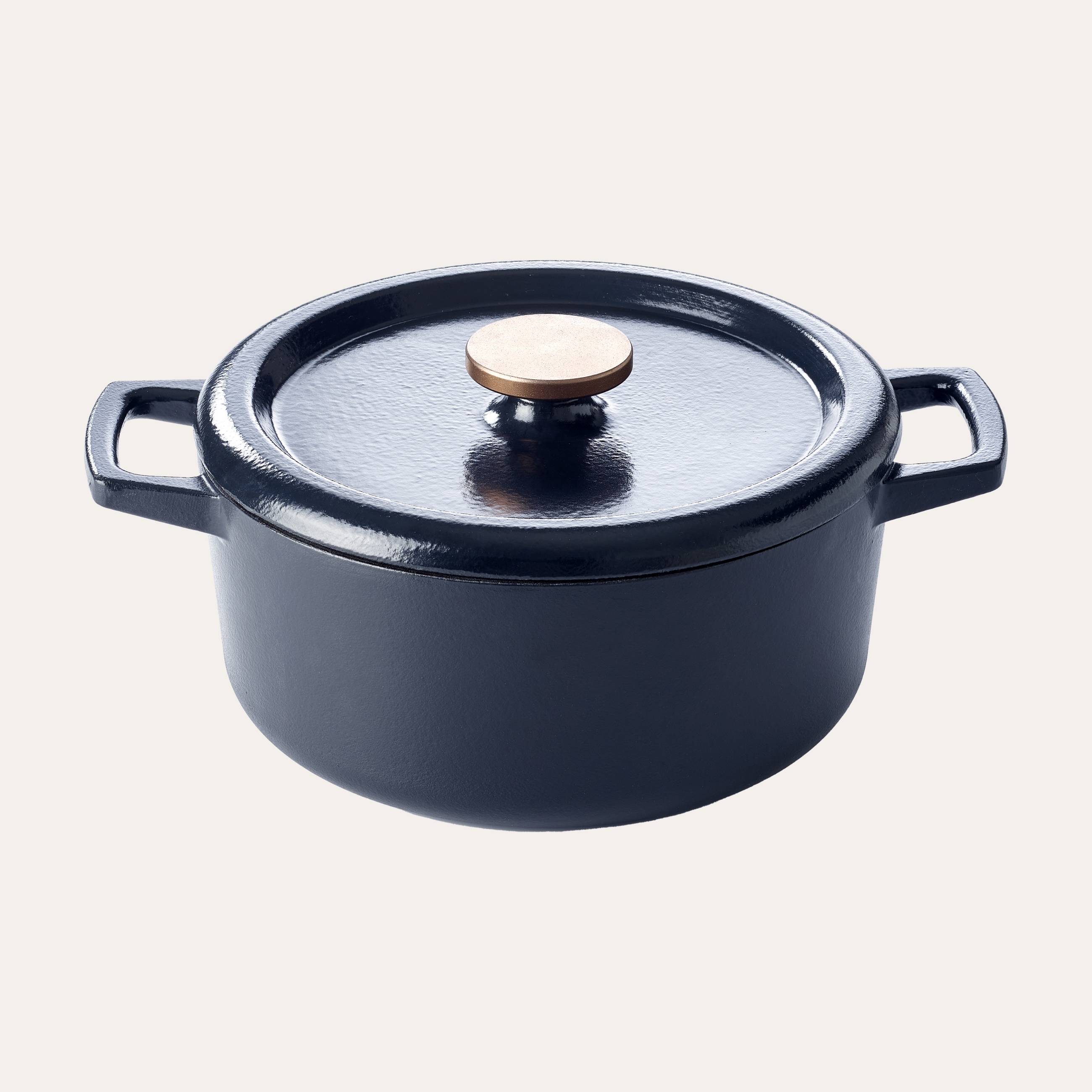 http://alva-cookware.us/cdn/shop/products/nori-round-dutch-oven-01.jpg?v=1681327187