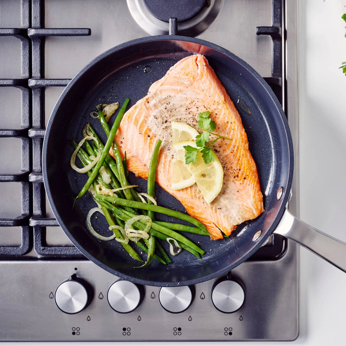 Aluminum VS Nonstick Pan: Best Material for Pans - Alva Cookware
