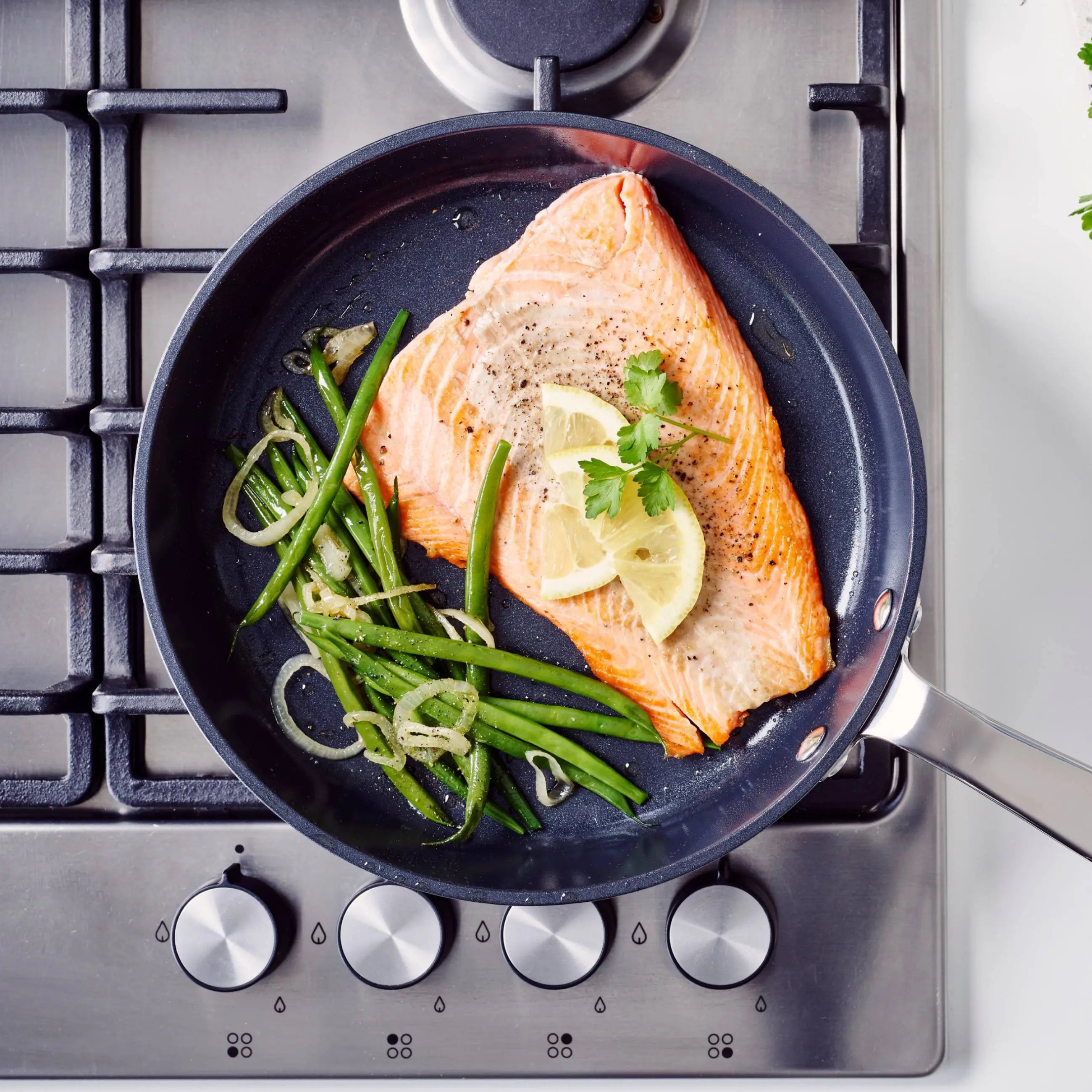 Aluminum VS Nonstick Pan: Best Material for Pans - Alva Cookware