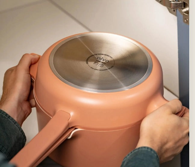 Best Non-Toxic Cookware for Small Kitchens (2026)