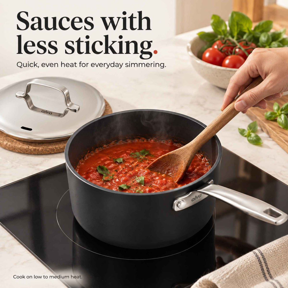 Sauces with less sticking: tomato sauce simmering in an Alva Maestro ceramic nonstick saucepan, stirred with a wooden spoon