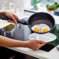 Alva Energy ceramic nonstick frying pan releasing fried eggs