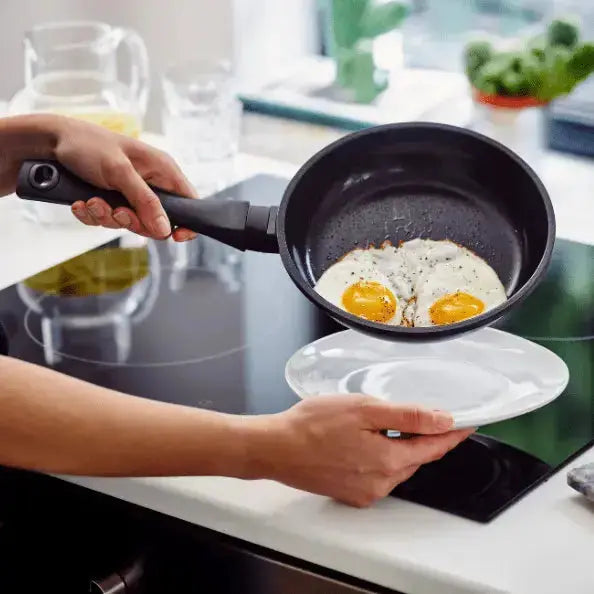 Alva Energy ceramic nonstick frying pan releasing fried eggs
