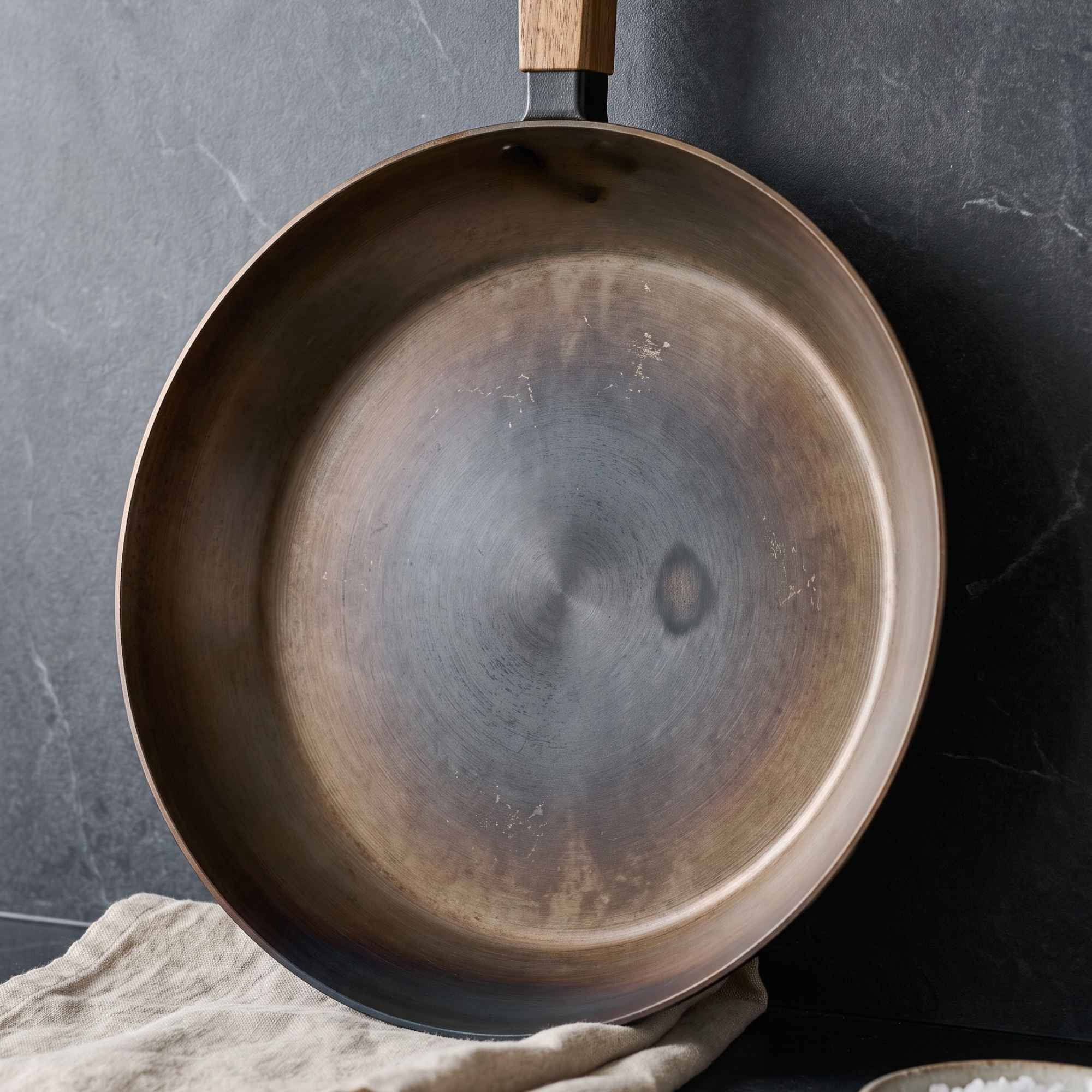 Alva seasoned Forest carbon steel frying pan interior