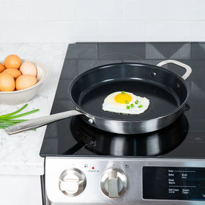 Alva Maestro ceramic nonstick frying pan cooking an egg on induction