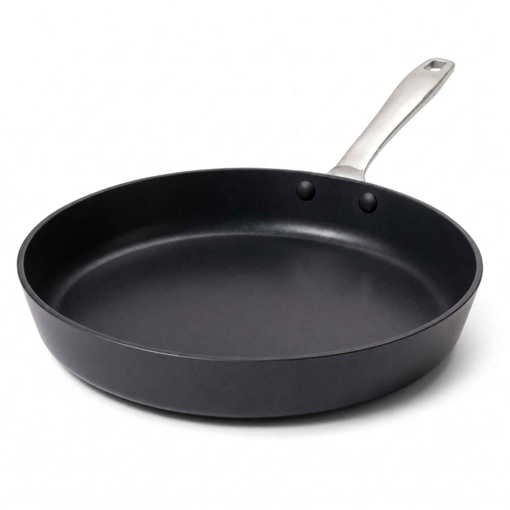 Alva Maestro ceramic nonstick frying pan on white