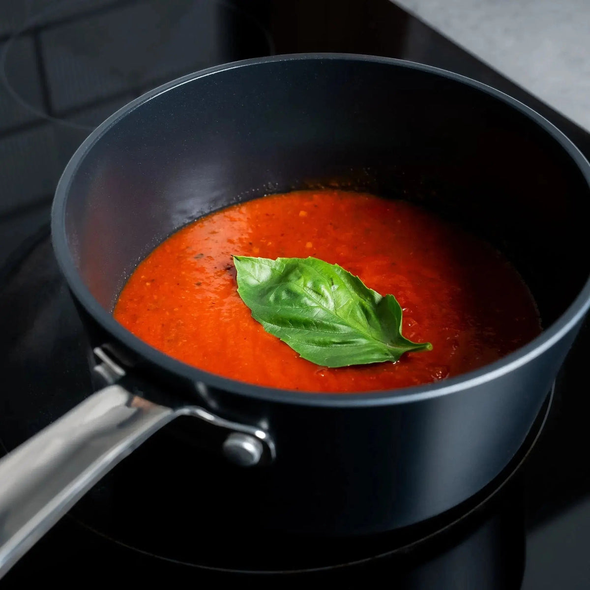 Alva Maestro ceramic nonstick saucepan simmering tomato sauce